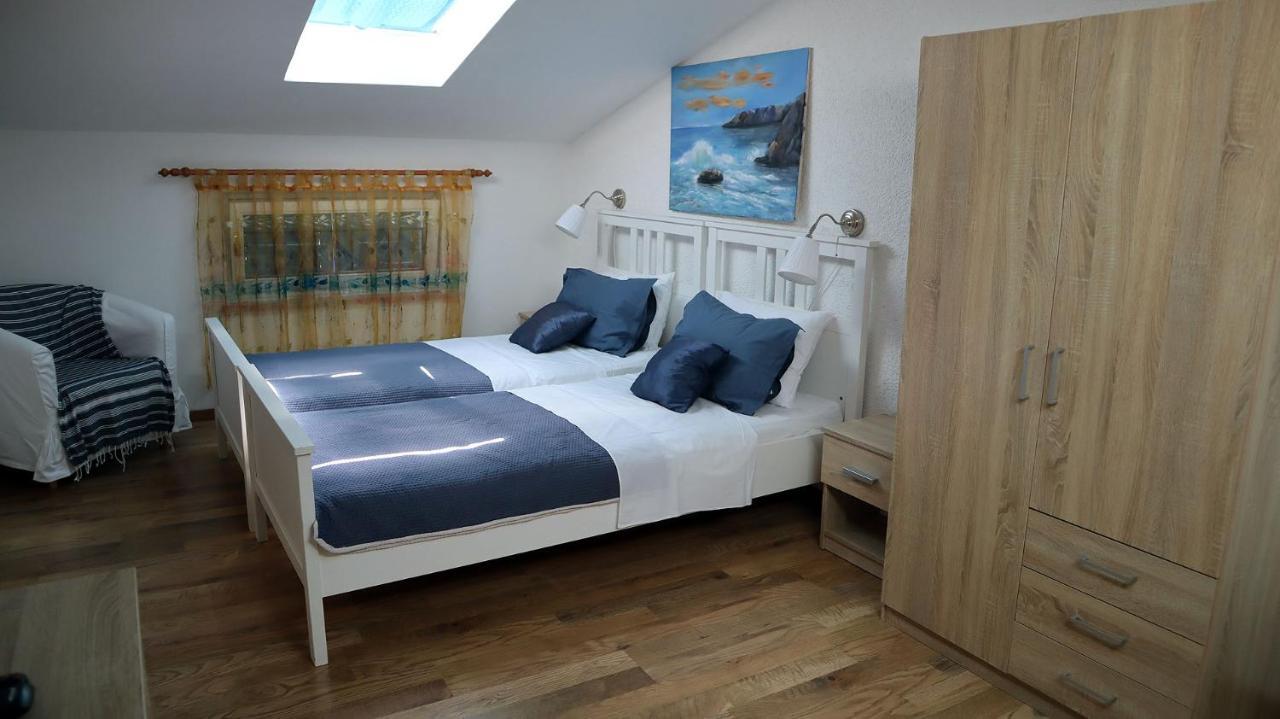 "Art House" Rovinj-Holiday, Holiday Home To Rent Rovinjsko Selo Exterior photo